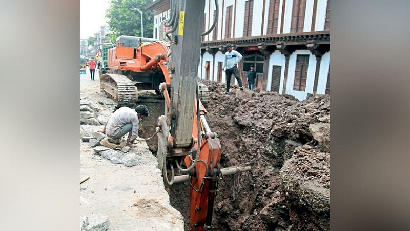 Pune : दुरुस्ती पथविभागाकडे?