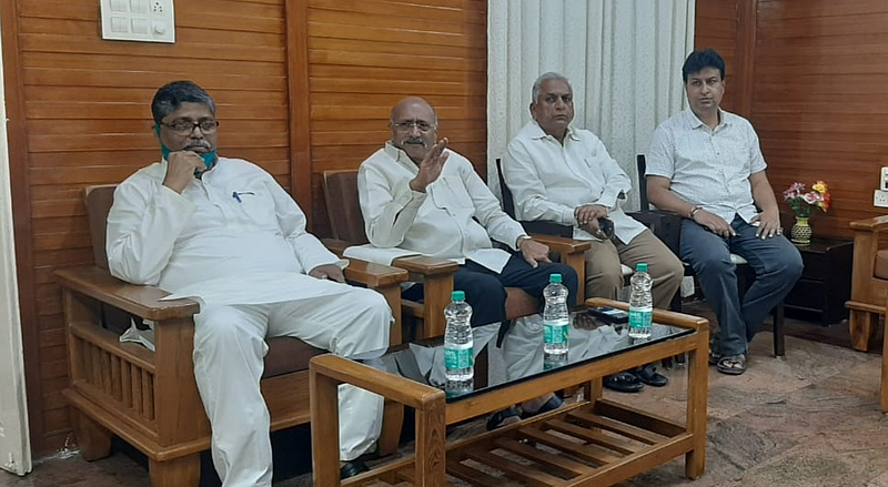 नवीन चेहऱ्यांच्या संधीसाठी विधानपरिषद लढवणार नाही : वीरकुमार पाटील