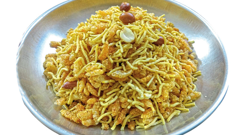 खाद्यभ्रमंती : रिटकवलीच्या ‘महालक्ष्मी’चा शेवचिवडा