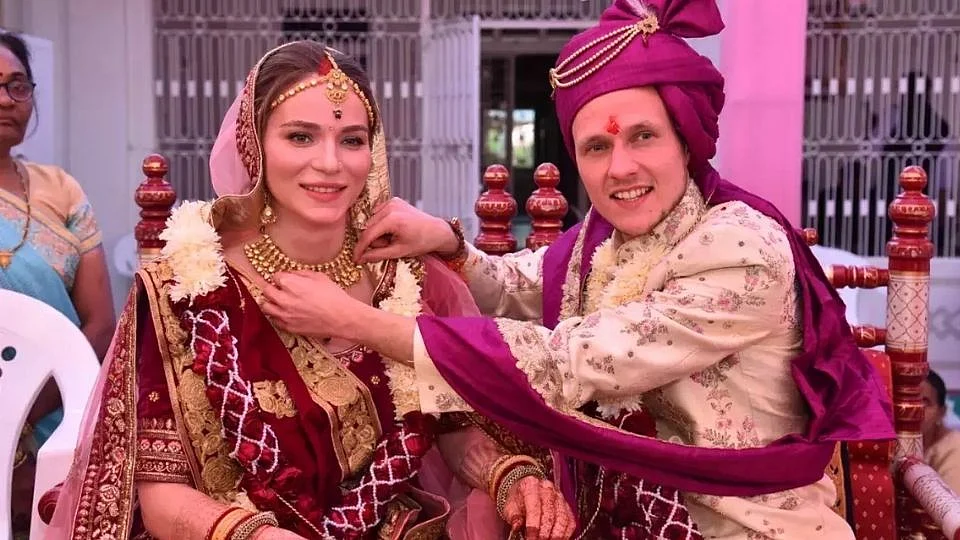 Foreign Couple Married in Hindu Style