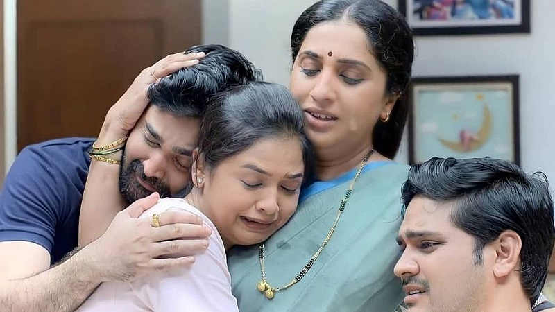 Madhurani gokhale Prabhulkar, Aai Kuthe Kay Karte actress
