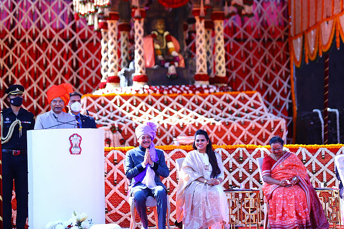 त्यानंतर आपल्या अभिभाषणात रामनाथ कोविंद यांनी गांधीजींनी स्थापन केलेले हिंद स्वराज्य हे छत्रपती शिवाजी महाराजांच्या हिंदवी स्वराज्यापासून प्रेरित होते, असे सांगितले.