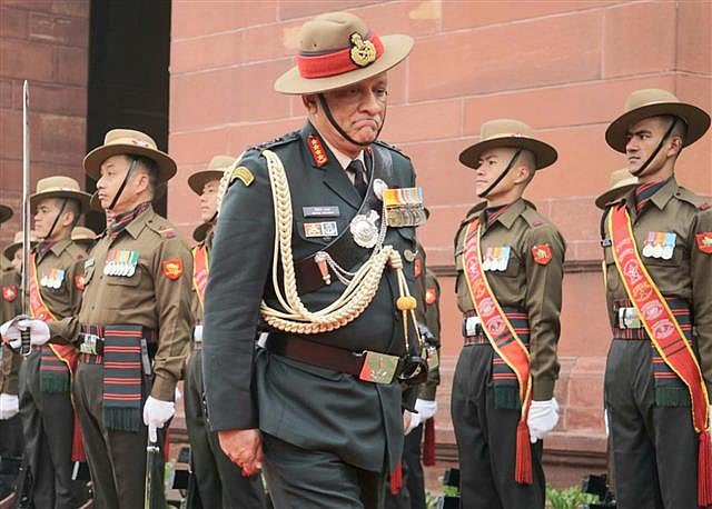 लष्करी सेवा बजावताना अनेक आव्हानांचा त्यांनी समर्थपणे मुकाबला केला. 