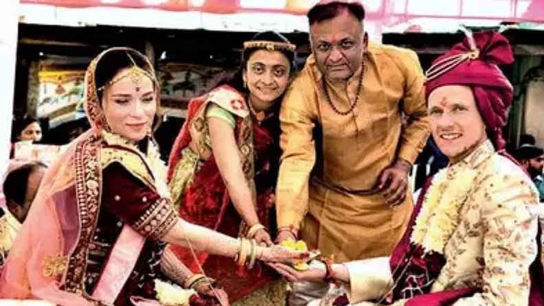 ख्रिस म्युलर एक असा जर्मन व्यक्ती, ज्याचे आयुष्य विलासी होतं, ज्याच्याकडे महागडी स्पोर्टकार होती, जो उत्कृष्ट रेस्टॉरंटमध्ये जेवायचा आणि आलिशान घरामध्ये वास्तव्य करायचा, परंतु आध्यात्मिक जीवनाचा अर्थ शोधण्यासाठी या सर्व गोष्टींचा त्याग केला होता.
