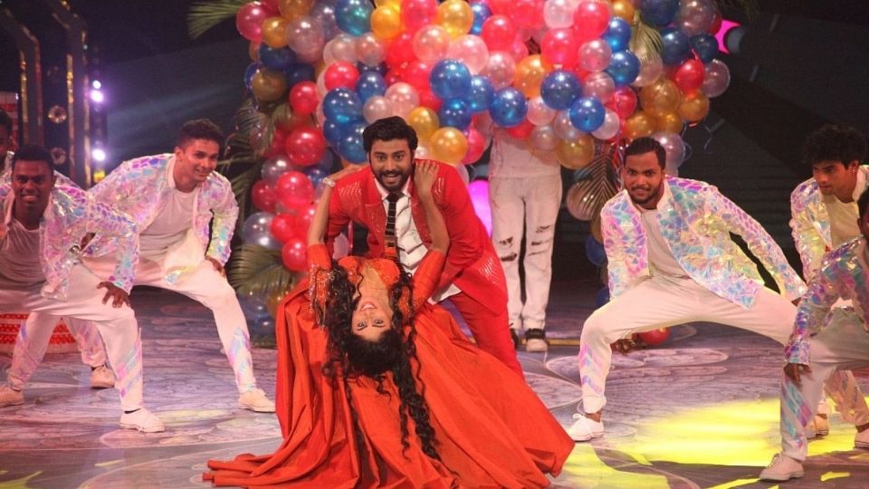 स्टार प्रवाहच्या कलाकारांसोबतच श्रुती मराठे, मृण्मयी देशपांडे, संस्कृती बालगुडे, मानसी नाईक यांच्या हृदयस्पर्शी अदाही या कार्यक्रमात पाहायला मिळणार आहेत.