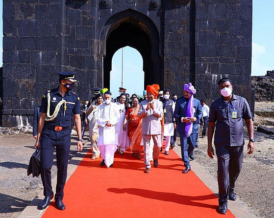 दिल्लीपासून तालुका पोलिस ठाण्यापर्यंतची संरक्षण यंत्रणा गडावर कार्यरत होती.