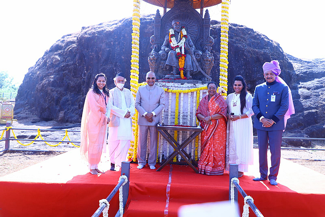 तत्कालीन राष्ट्रपती ग्यानी झैलसिंग यांच्यानंतर तब्बल ३६ वर्षांनी भारताचे राष्ट्रपती रायगडावर आले आहेत. त्यामुळे गडावर कडेकोट बंदोबस्त ठेवण्यात आला होता.