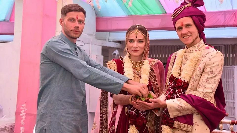 जगभरात फिरूनही त्याने लग्नासाठी भारत देशाचा विचार केला कारण त्याला भारत हे स्वतःचं घर वाटतं. मला माझा देश घर वाटत नव्हतं. आध्यात्माला तिथे विशेष स्थान नाही, असं म्युलरने सांगितले. शिवाय पाश्चिमात्य विवाह हे दिखाऊपणाचे आणि वरवरचे असतात. भारत माझं आध्यात्मिक घर आहे.