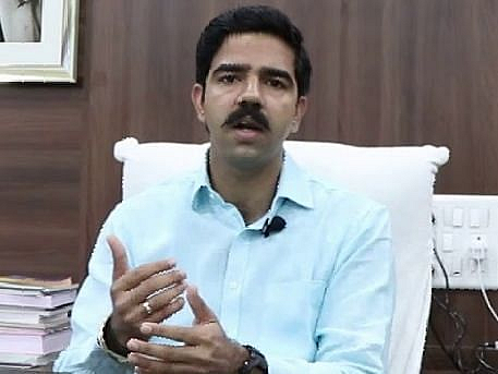 अपर तहसीलदार महाजन यांना धमकी देणाऱ्यास अटक करा; जिल्हाधिकाऱ्यांकडे मागणी