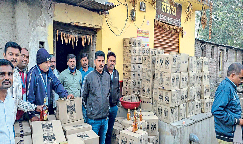 Nanded Alcohol broke through the road