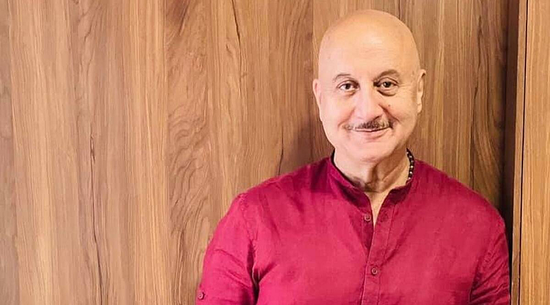 Anupam Kher share omicron video social media