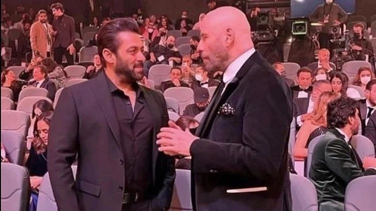 Bollywood Star Salman Khan introduce hollywood actor john travolta