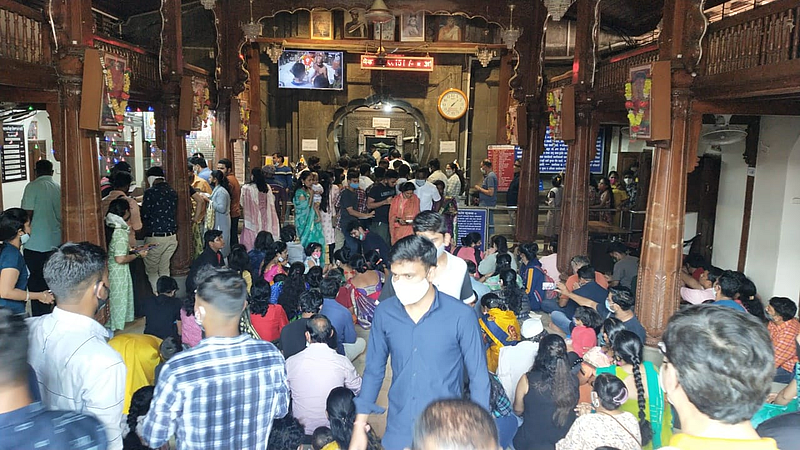 नववर्षाच्या पहिल्या दिवशी अष्टविनायक तीर्थक्षेत्र पालीत भक्तांची मांदियाळी