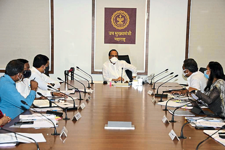 रायगड किल्ला व परिसर विकासाची कामे गतीने होणार