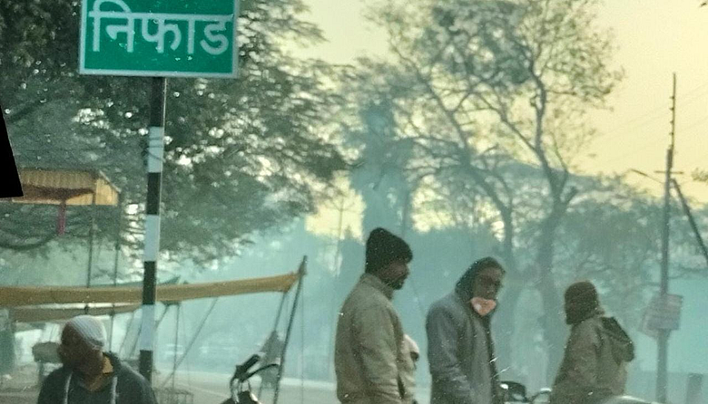 नाशिकमध्ये आज ४.५ अंश सेल्सिअस तापमानाची नोंद झाली. तर मुंबईत आज अंदाजे १८ ते १९ अंश सेल्सिअस तापमान असेल असं हवामान विभागाने म्हटलं होतं. पुण्यात १० अंश सेल्सिअसपेक्षा कमी तापमान असण्याची शक्यताही वर्तवण्यात आली होती.