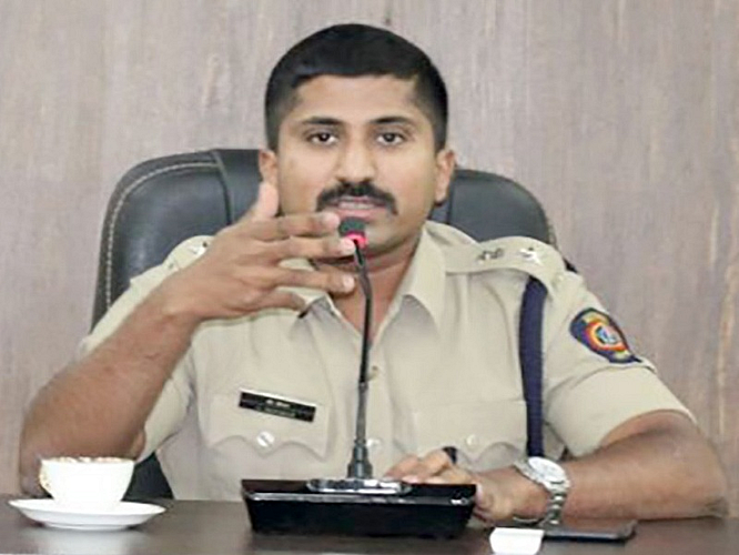 अकोला पोलिसांचे एकाच वेळी चार ठिकाणी धाडसत्र : एक लाखाचा माल केला जप्त
