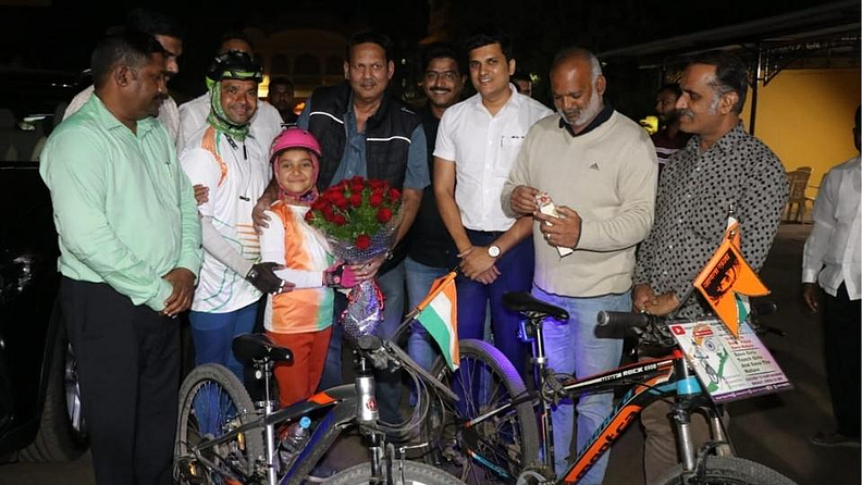 सायली ही काश्मीर ते कन्याकुमारी असा एकूण 4 हजार किलोमीटरचा प्रवास करणार आहे. तिनं आतापर्यंत 2200 किलोमीटरचा प्रवास सायकलवरून केला असून अजून 1800 प्रवास शिल्लक आहे.