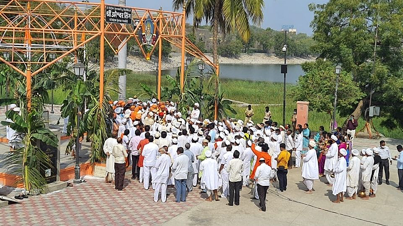 दिड्डम्... दिड्डम्... सत्यम्... सत्यम्..! मानकऱ्यांच्या साक्षीने अक्षता सोहळा संपन्न