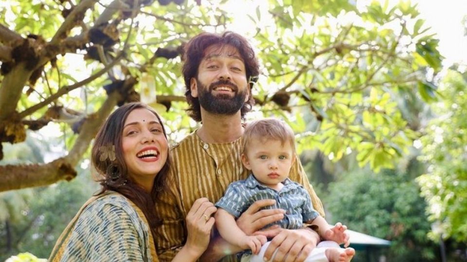 Nakuul Mehta With his wife jankee Parekh And covid warrier Son Sufi