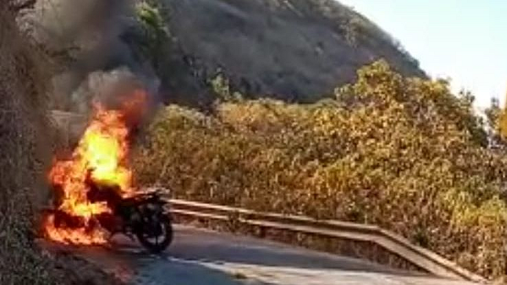 Bike Catches Fire on Sinhagad Road