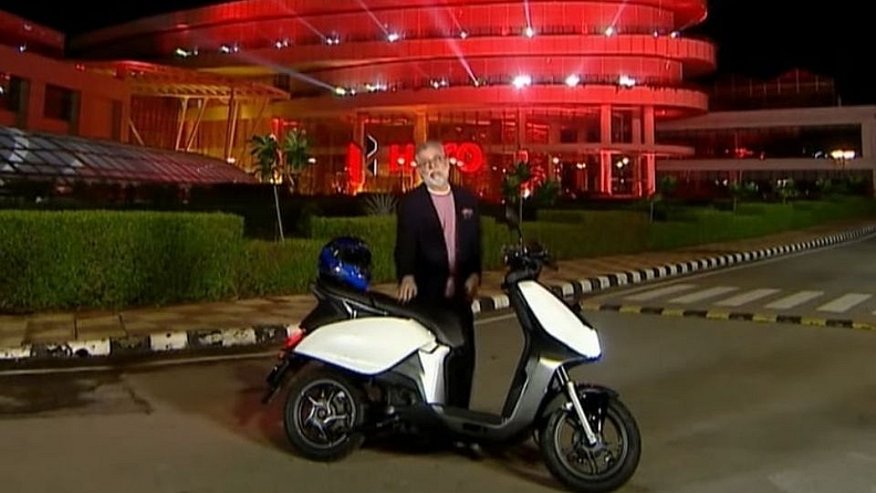2. हिरो मोटोकॉर्प विडा इलेक्ट्रिक स्कूटर (Hero MotoCorp Vida Electric Scooter)- भारतातील सर्वात मोठी दुचाकी उत्पादक, Hero MotoCorp 2022 मध्ये इलेक्ट्रिक टू-व्हीलर विभागात सर्व-नवीन इलेक्ट्रिक स्कूटरसह प्रवेश करणार आहे. कंपनीने आधीच विडा नावाचे ट्रेडमार्क केले आहे, जे इलेक्ट्रिक मोबिलिटी आणि Hero MotoCorp च्या EV श्रेणीसाठी नवीन अनुलंब असण्याची अपेक्षा आहे.