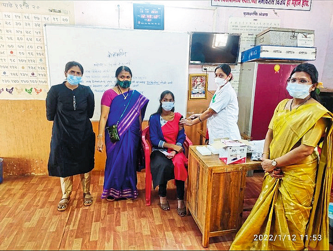 माथेरानमध्ये विद्यार्थ्यांचे लसीकरण