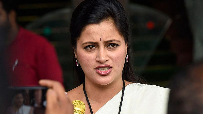 Navneet Rana Complaint To Loksabha Speaker