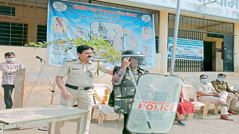 Nanded Students get sophisticated Weapons information