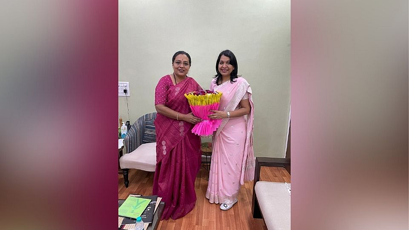 पुण्याला कोरोनातून सावरणाऱ्या IAS अग्रवाल यांना मानाचा पुरस्कार
