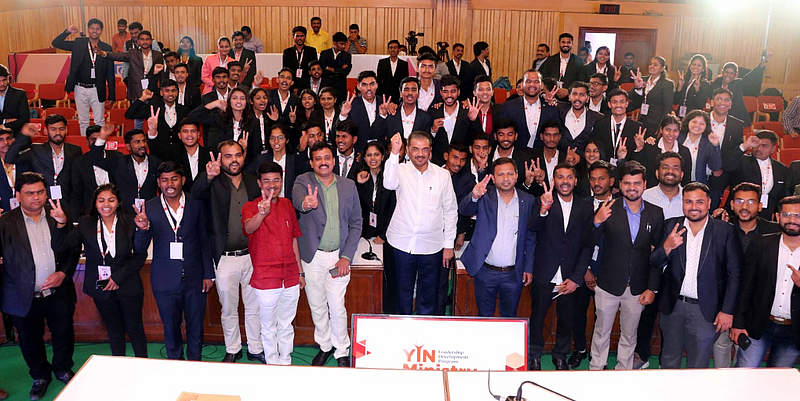 Sakal YIN Team And Sunil Kedar