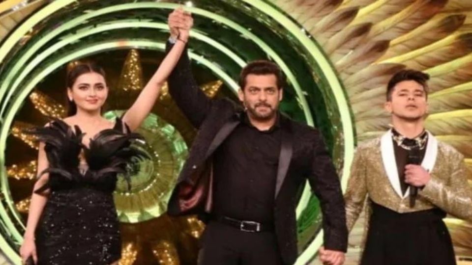 Winner Tejasswi Prakash,salman Khan,Prateek Sehajpal