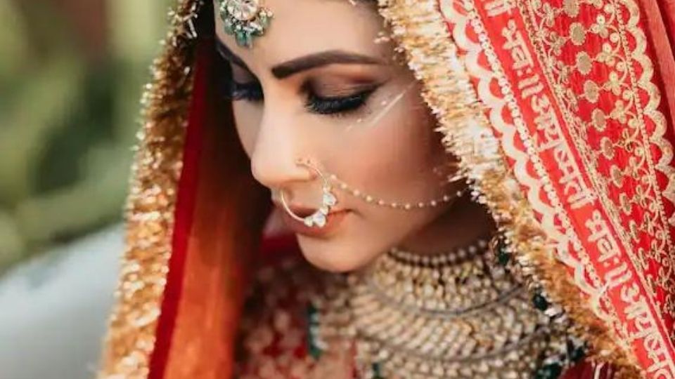 मौनीचं लग्न हे बीटाऊनमधलं सगळ्यात चर्चेत राहिलेल्या लग्नांपैकी एक आहे.