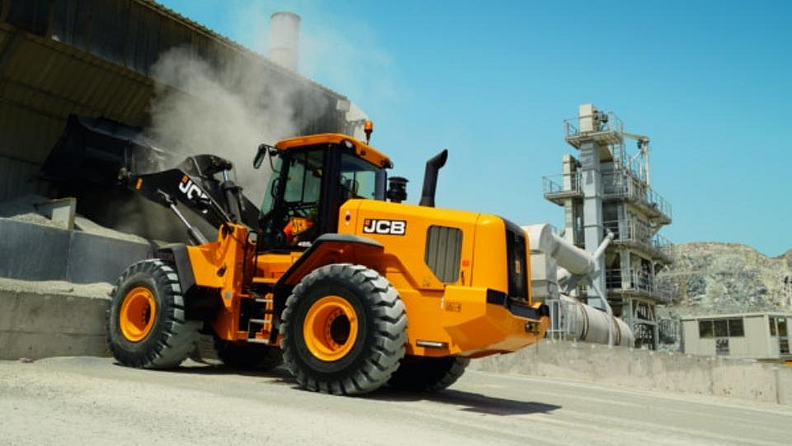 बांधकाम कंपन्यांमध्ये वापरल्या जाणार्या जेसीबी (JCB) आणि क्रेनचा रंग पिवळा का असतो आणि त्याचा रंग पिवळा असण्यामागील कारण काय? हे आपण जाणून घेऊ..