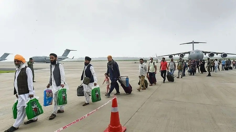 2021 मध्ये तालिबानने अफगाणिस्तानवर ताबा मिळवल्यानंतर ऑपरेशन देवी शक्ती अंतर्गत भारताने 800 नागरिकांना सुखरूप मायदेशी परत आणले.