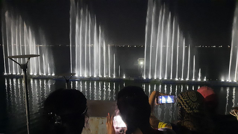 पुढे राप्ती नदीची दिशा बदलली तेव्हा तिच्या अवशेषांवरून रामगढ तलाव अस्तित्वात आला. रामग्रामवरूनच तलावाला रामगढ हे नाव पडले.