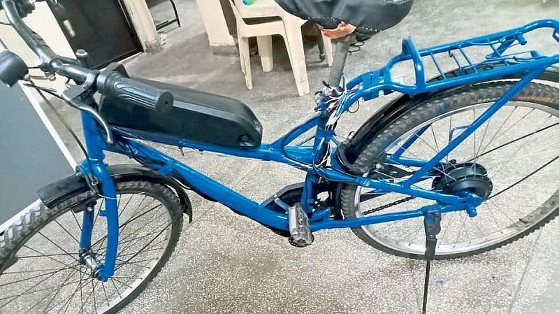 Students create e-bicycles Runs 71 kms in eight rupees Nagpur Institute of Technology