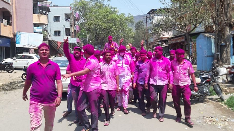 प्रतापगड कारखान्याच्या संचालक मंडळाच्या २१ जागांसाठी ही निवडणूक लढवली गेली होती. त्यापैकी सौरभ शिंदे यांच्या तीन जागा अगोदरच बिनविरोध झाल्या होत्या. उर्वरित १८ जागांसाठी एकूण ३४ उमेदवार रिंगणात होते. सौरभ शिंदे यांच्या संस्थापक सहकार पॅनल व दीपक पवार (Deepak Pawar) यांच्या कारखाना बचाव पॅनलमध्ये या निवडणुकीसाठी चुरशीची दुरंगी लढत झाली होती.