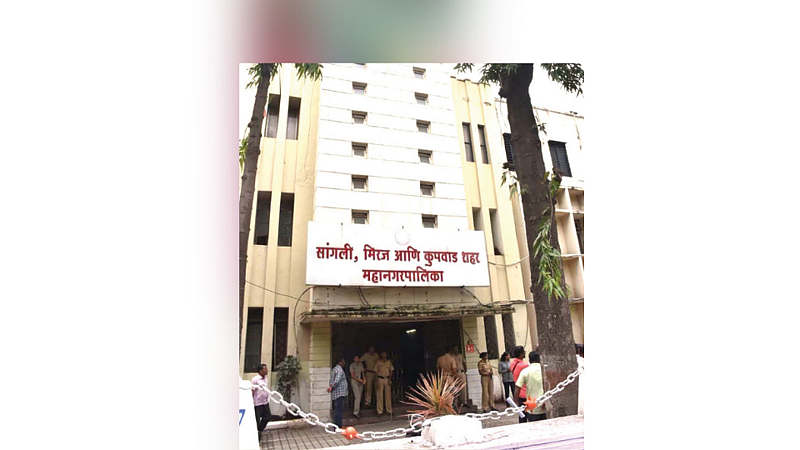 महापलिकेच्या वतीने साकारलेल्या पुण्यश्लोक अहिल्यादेवी होळकर यांच्या स्मारकाचे लोकार्पण येत्या २ एप्रिलला होत आहे,