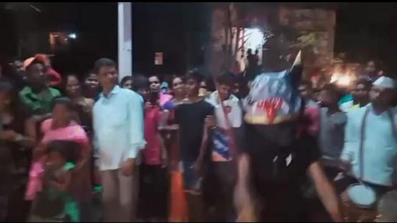 ग्रामदेवी नवसाला पावते अशी येथील लोकांची श्रध्दा असून यावेळी घेतलेले नवस फेडण्यासाठी व नवीन नवस बोलण्यासाठी लोक एकच गर्दी करीत होते. या यात्रोत्सवात सर्व धर्म,जातीचे लोक सामील होऊन बोहाडा यात्रोत्सवाचा मनमुराद आनंद लूटला.