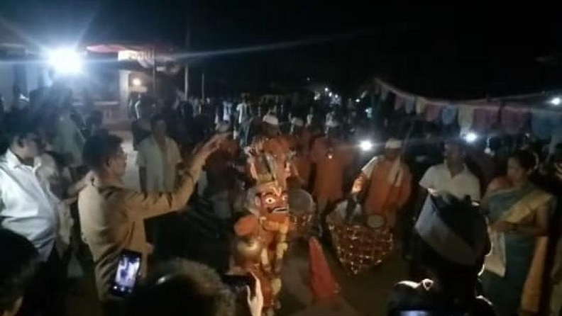 या यात्रोत्सवाची मजा व भेट देण्यासाठी पंचायत समिती सदस्य, जि.प. सदस्य, ग्रामपंचायत सरपंच त्याचबरोबर आदी प्रतिष्ठीत व्यक्तींनीही भेट दिली. त्यांचे यावेळी मंडळाकडून स्वागत करण्यात आले.