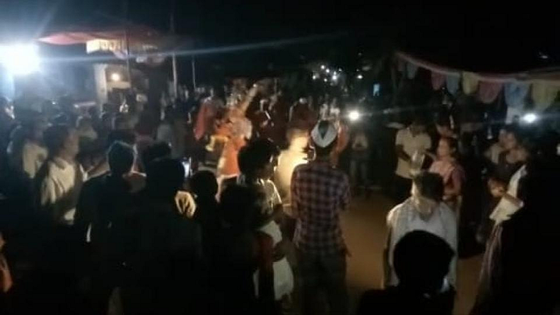 या वेळी अनेक दुकानदारांनी वेगवेगळया वस्तुंचे स्टॉल लावलेले होते. नागरिकांनी वस्तू खरेदी करण्याचा आनंद घेतला
