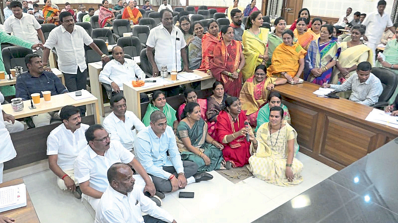 kolhapur administration Executive Engineer Rural Water Supply Department ZP Ashok Dhonge case