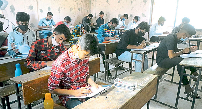 student give ssc exam after lost his mother and funeral
