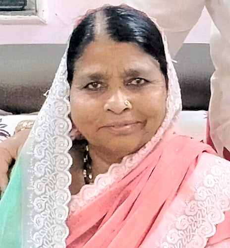 मुलींच्या शिक्षणासाठी सावित्रीच्या लेकीने रंगवल्या भिंती