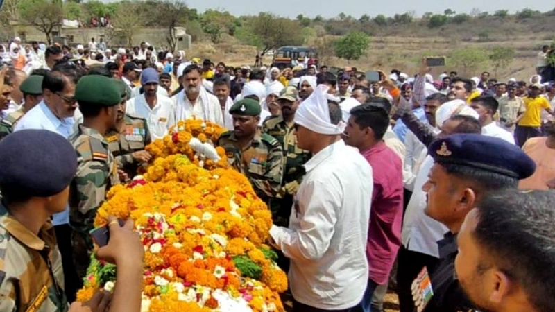 Last Rituals On Jawan In Latur