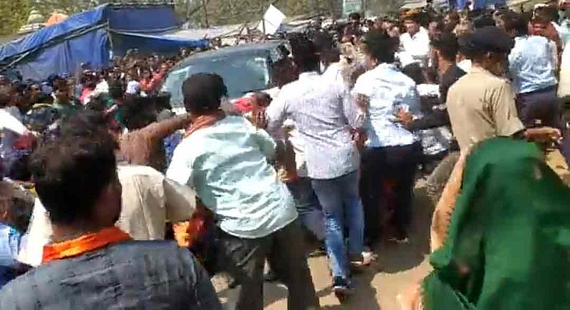 ओडिशात आमदाराची कार घुसली गर्दीत; २२ जण जखमी