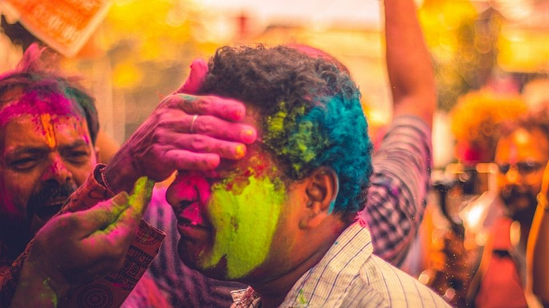 Holi eye care
