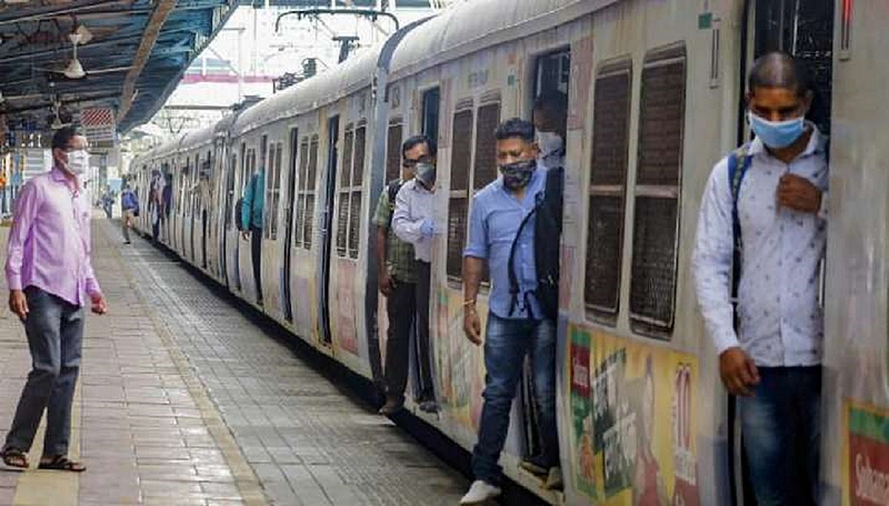 मुंबईकरांनो! आता लोकल प्रवासासाठी कोरोनाची लससक्ती नाही