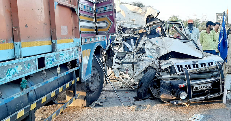 Five people Died in Road Accident at buldhana