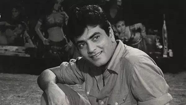 त्यांचा अभिनय आणि नृत्यातील योगदानामुळे त्यांना 2003 मध्ये फिल्मफेअर जीवन गौरव पुरस्काराने सन्मानित करण्यात आले. यासोबतच त्यांना 2006 मध्ये त्यांच्या चित्रपटसृष्टीतील योगदानासाठी चित्रगौरव पुरस्कारानेही सन्मानित करण्यात आले